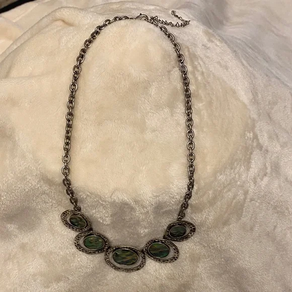 🌸 oxidized silver tone statement necklace with abalone shell discs - Picture 4 of 6